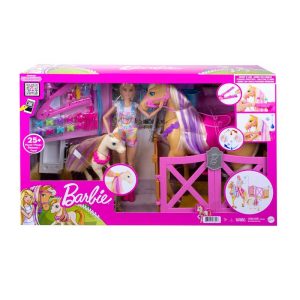 Barbie cepilla el caballo c/establo
